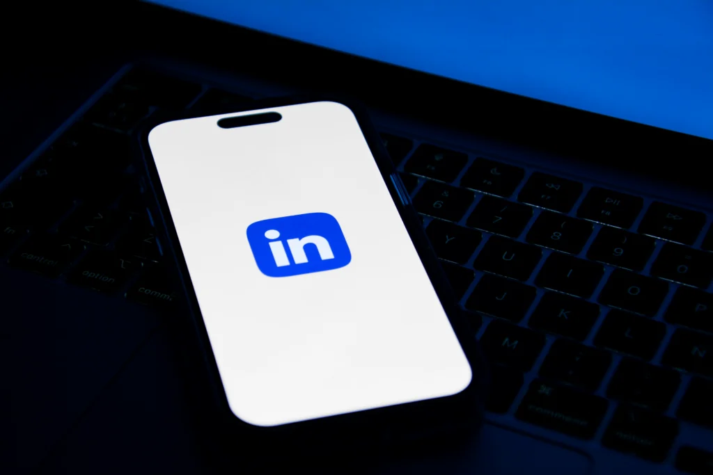 LinkedIn playbook for leaders